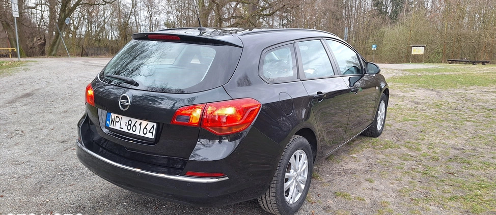 Opel Astra cena 35900 przebieg: 195000, rok produkcji 2015 z Zbąszyń małe 191